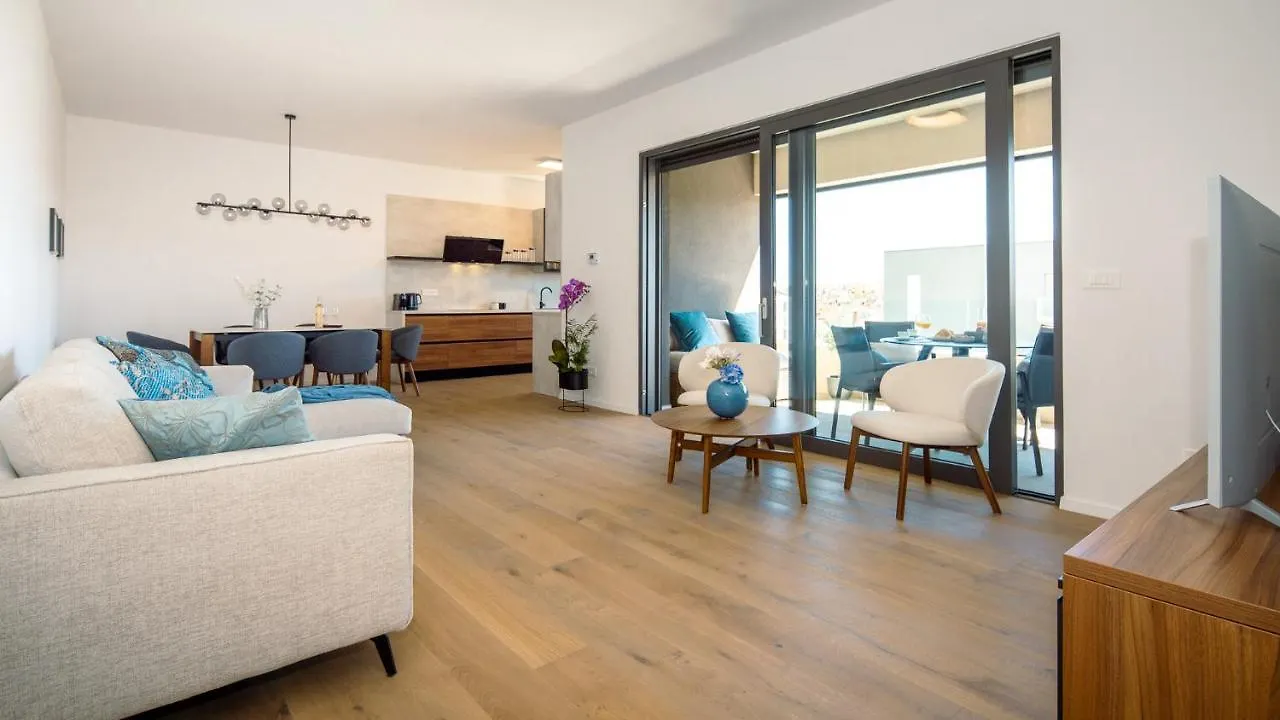 Pr Premium Apartment Ρόβινι
